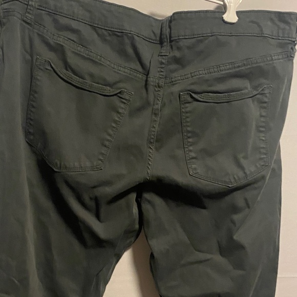 Universal Thread Dark Green Cargo Pants - Picture 8 of 9